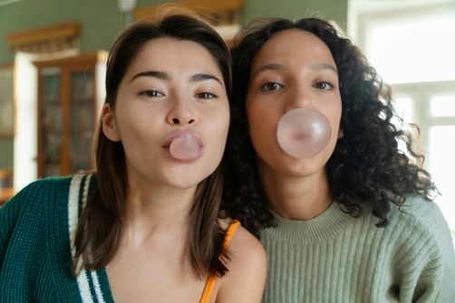 Chewing Gum and Intermittent Fasting: Health Considerations for Women Exploring the impact of chewing gum on intermittent fasting for women, with expert health tips and insights
