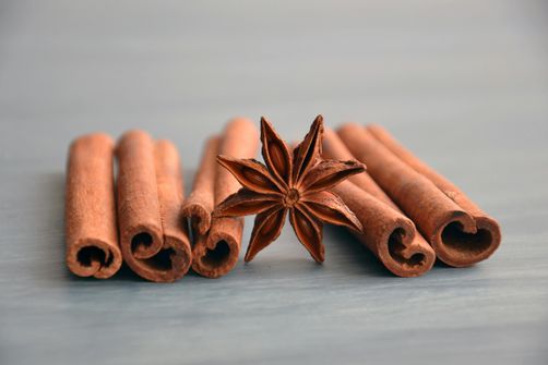 Cinnamon in Fasting - Enhancing Your Intermittent Fasting Experience with Spice. Cinnamon sticks and a cup of herbal tea, ideal for adding flavor during fasting windows