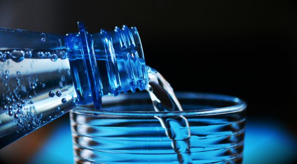 Sparkling Water and Carbonated Beverages for Intermittent Fasting - Do They Break Your Fast? Sparkling water and other carbonated drinks, highlighting their role in intermittent fasting